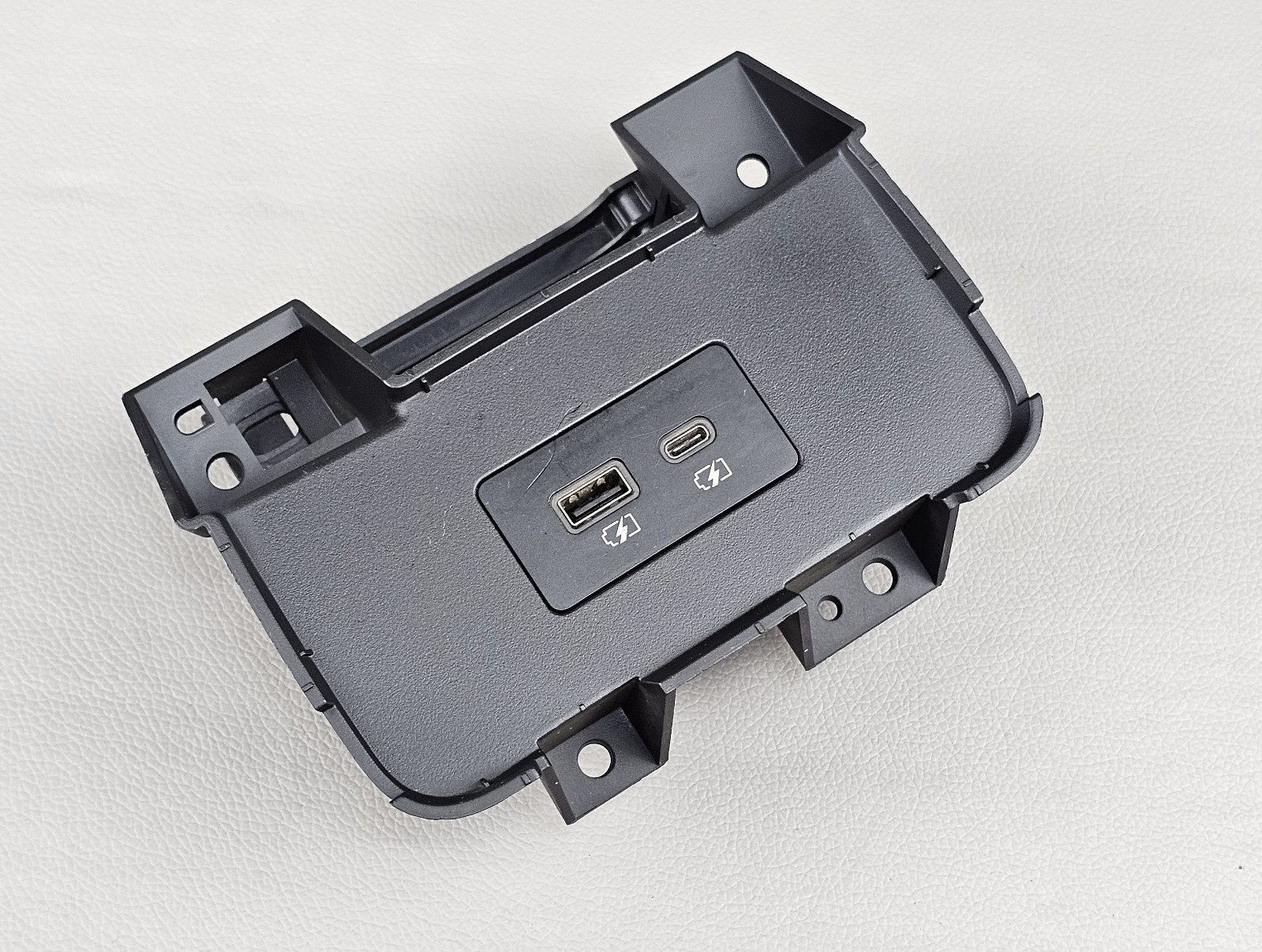 Nissan Armada 2021-2022 Type C USB Ports Power Socket 25331-6TA2A OEM