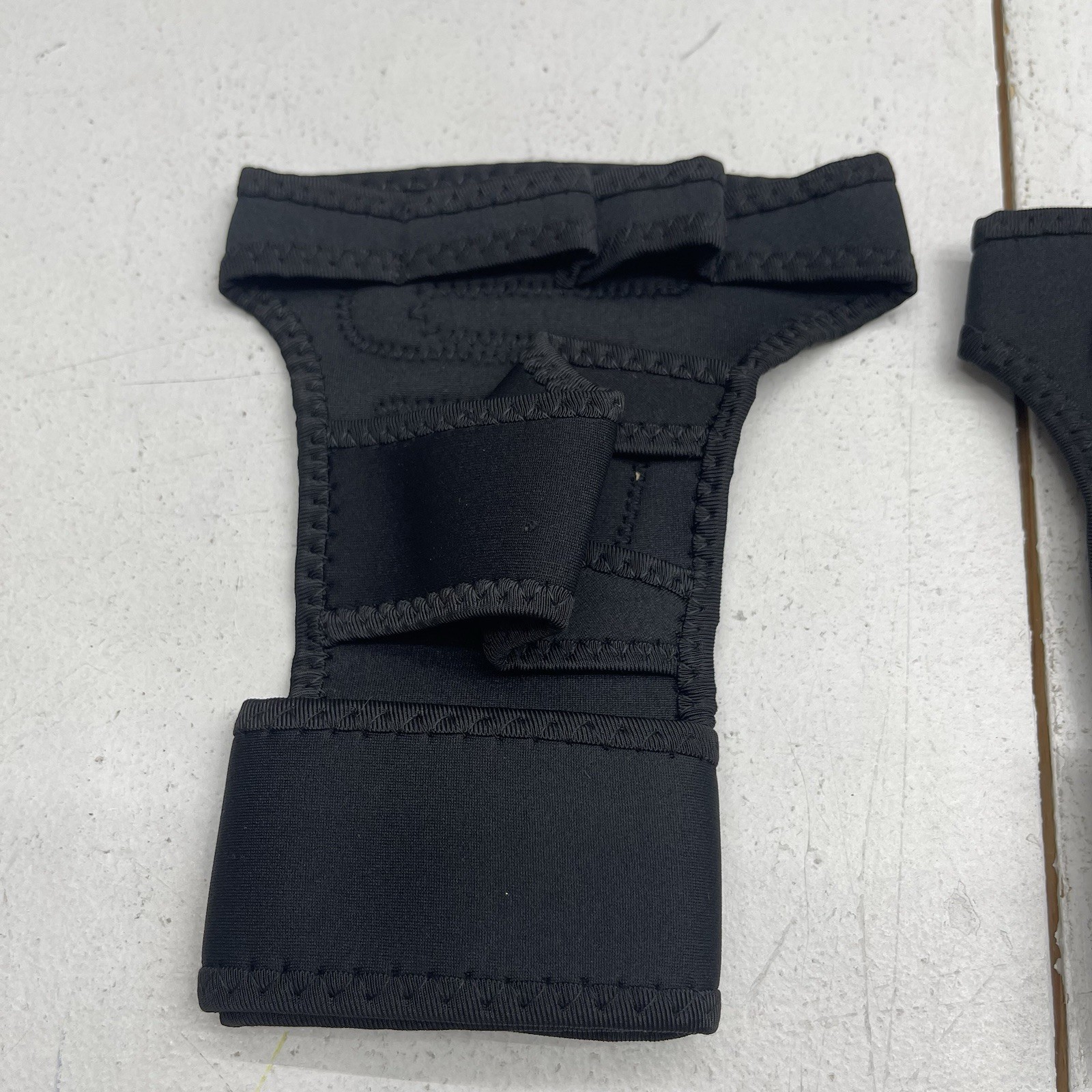 Black Adjustable Hook And Loop Wrist Support Half Finger Workout Gloves Size L