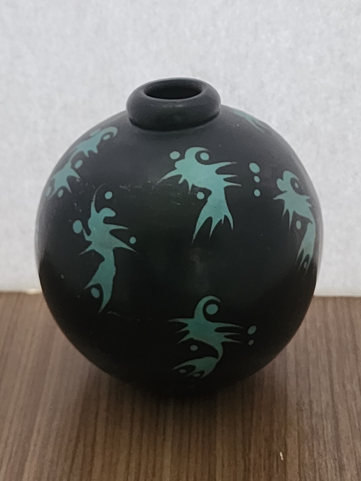 Beautiful Vintange Peruvian Vase Signed