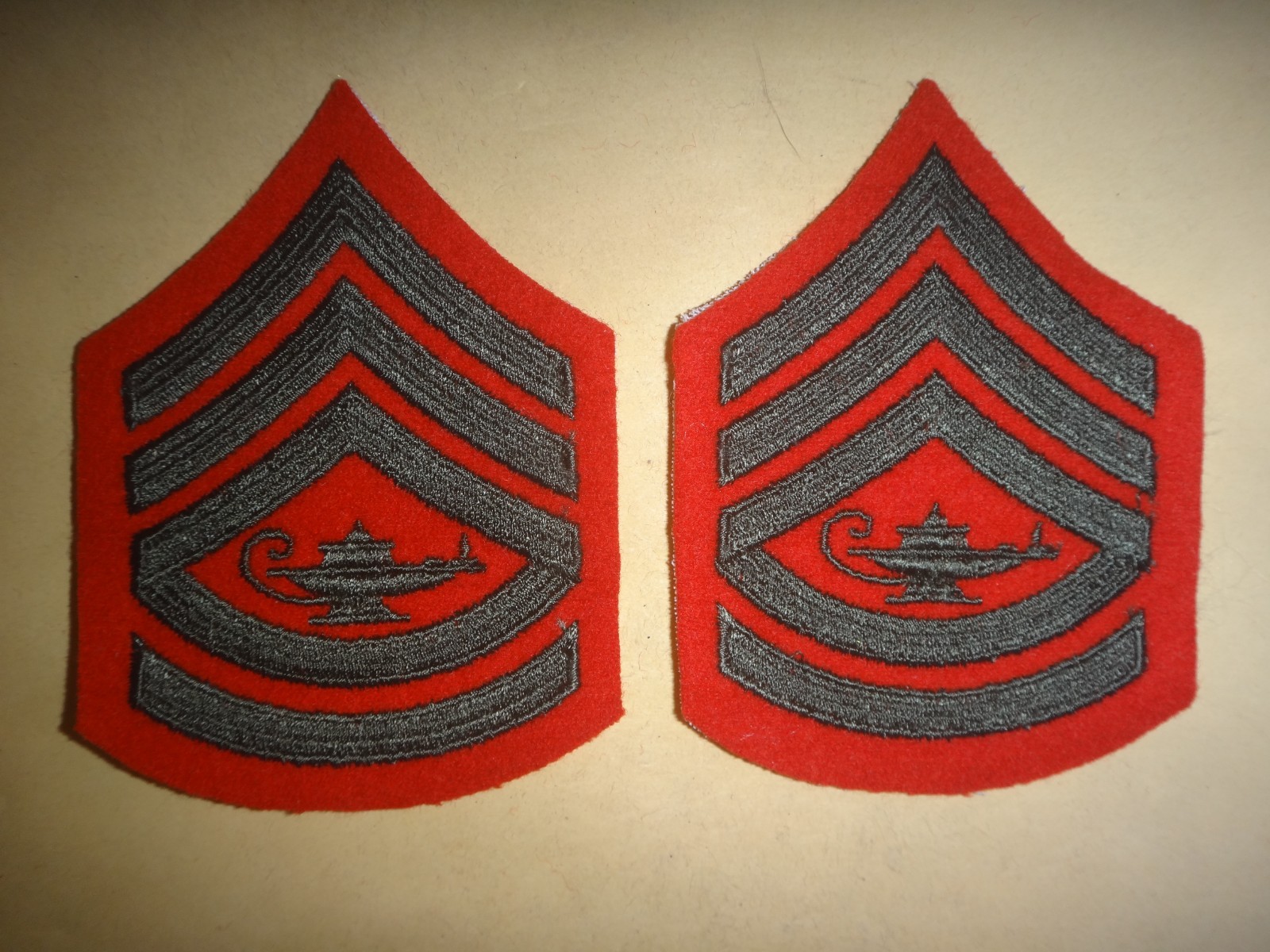 Pair Of USMC Marine JROTC CADET GUNNERY SERGEANT Small Chevrons *Unused*