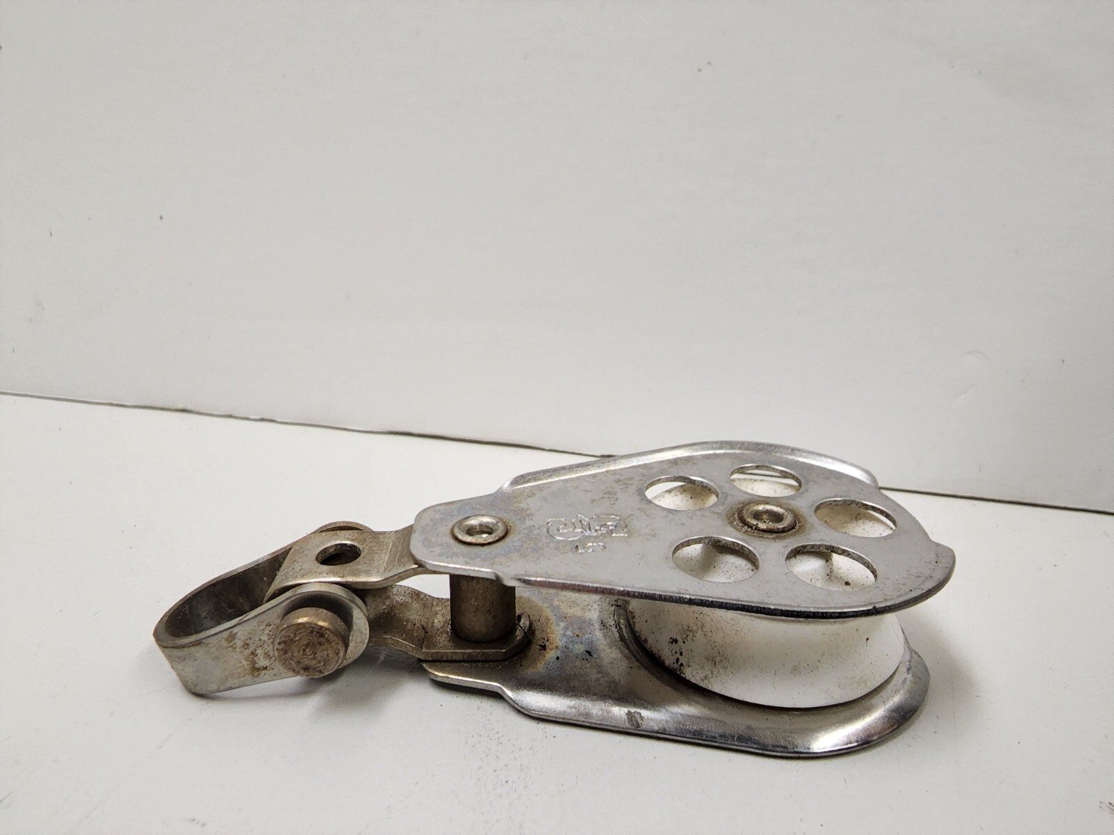 Schaefer 1-5/8" Single Block with Front-Side Shackle