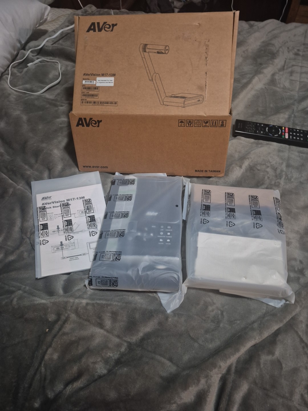 Multi Media Projector Avervision M17-13m
