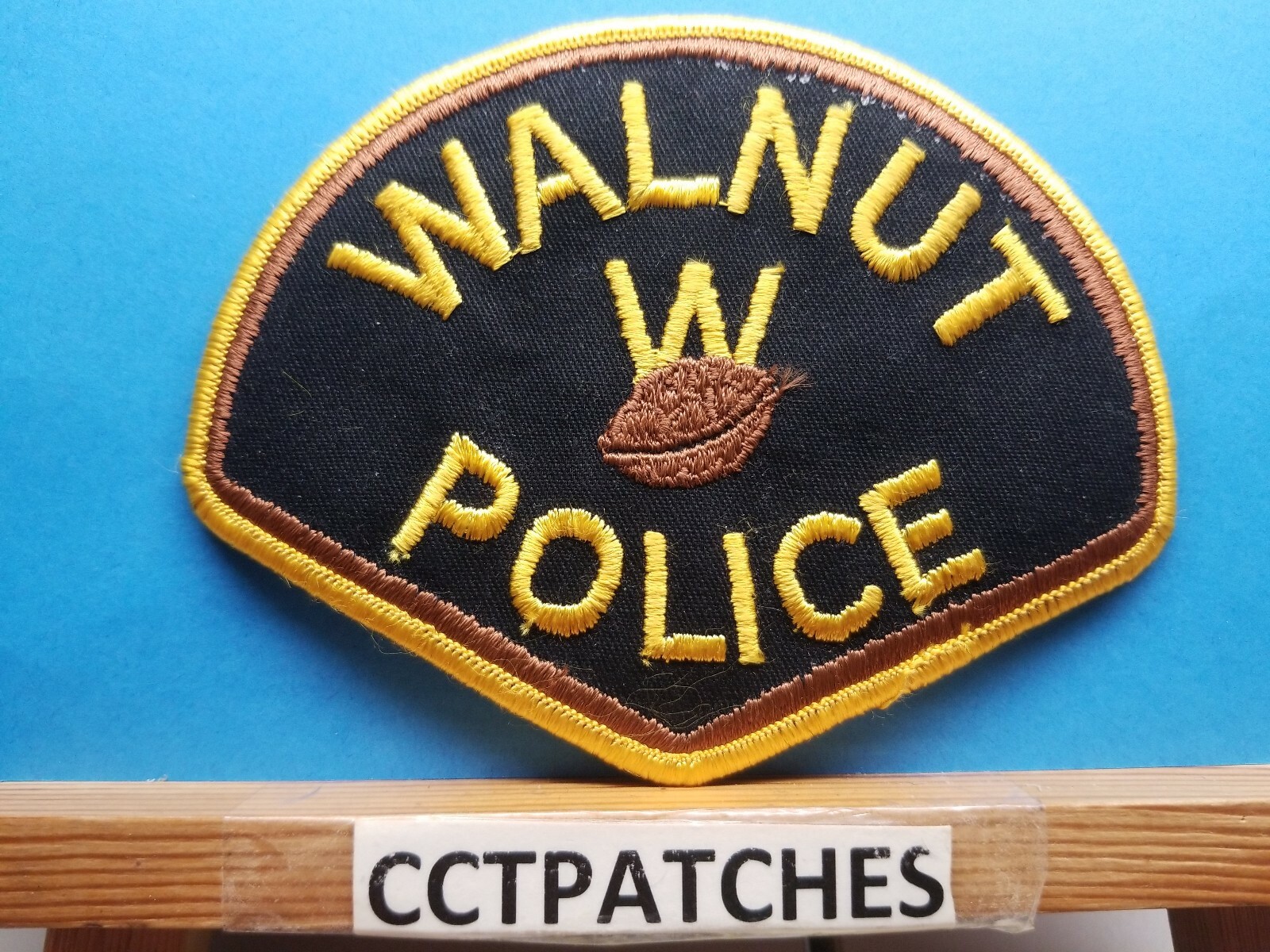 WALNUT, ILLINOIS POLICE SHOULDER PATCH IL