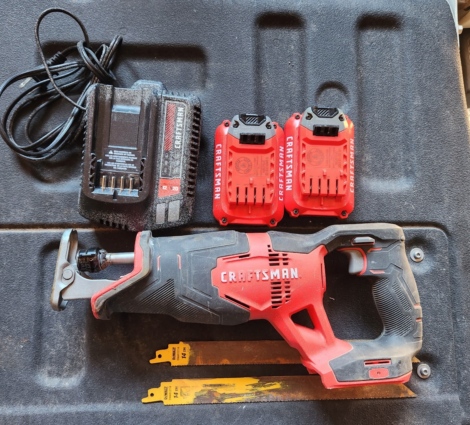 CRAFTSMAN 20V CMCS300 with 2- Batteries & 1- Charger
