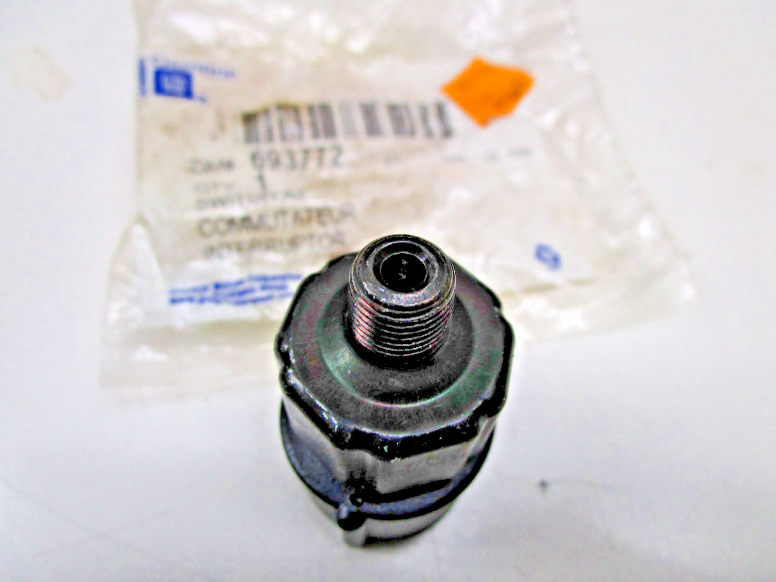GM 693772 Switch