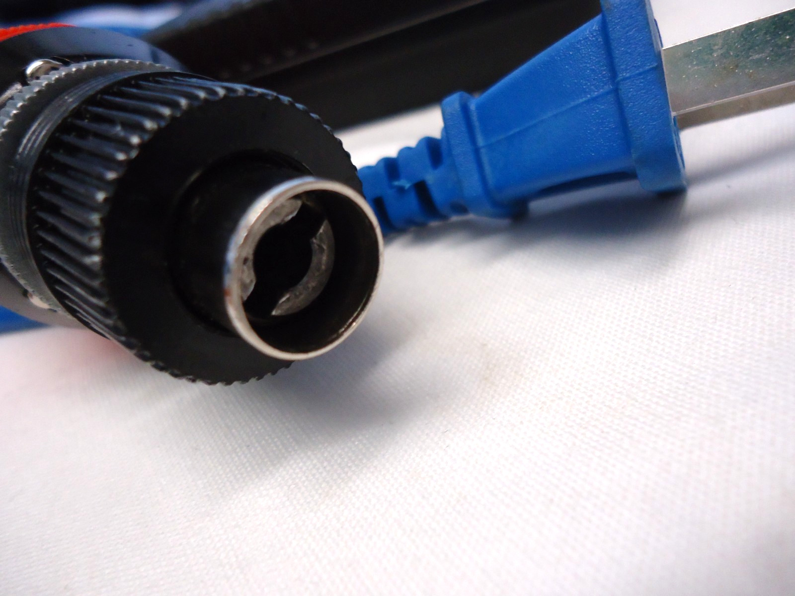 ELECTRIC SCREWDRIVER