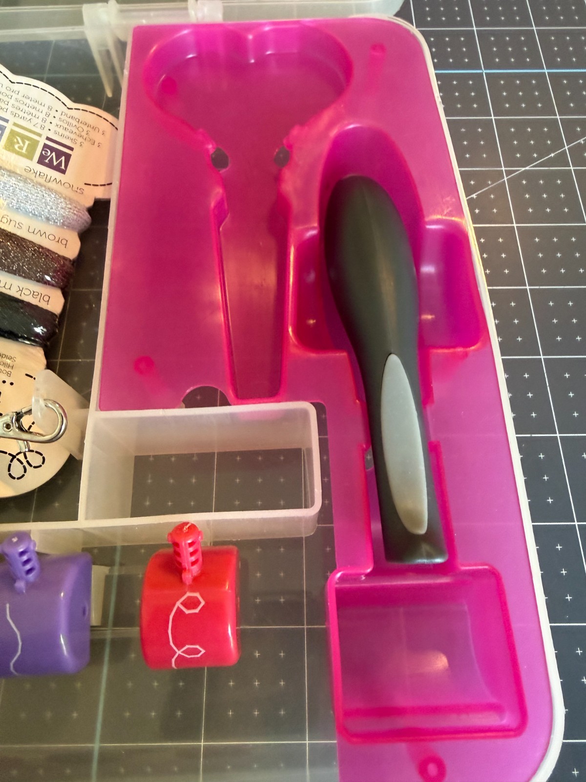 We R Memory Keepers Sew Easy w Case, Floss Cards, 8Heads, Mat, Tool