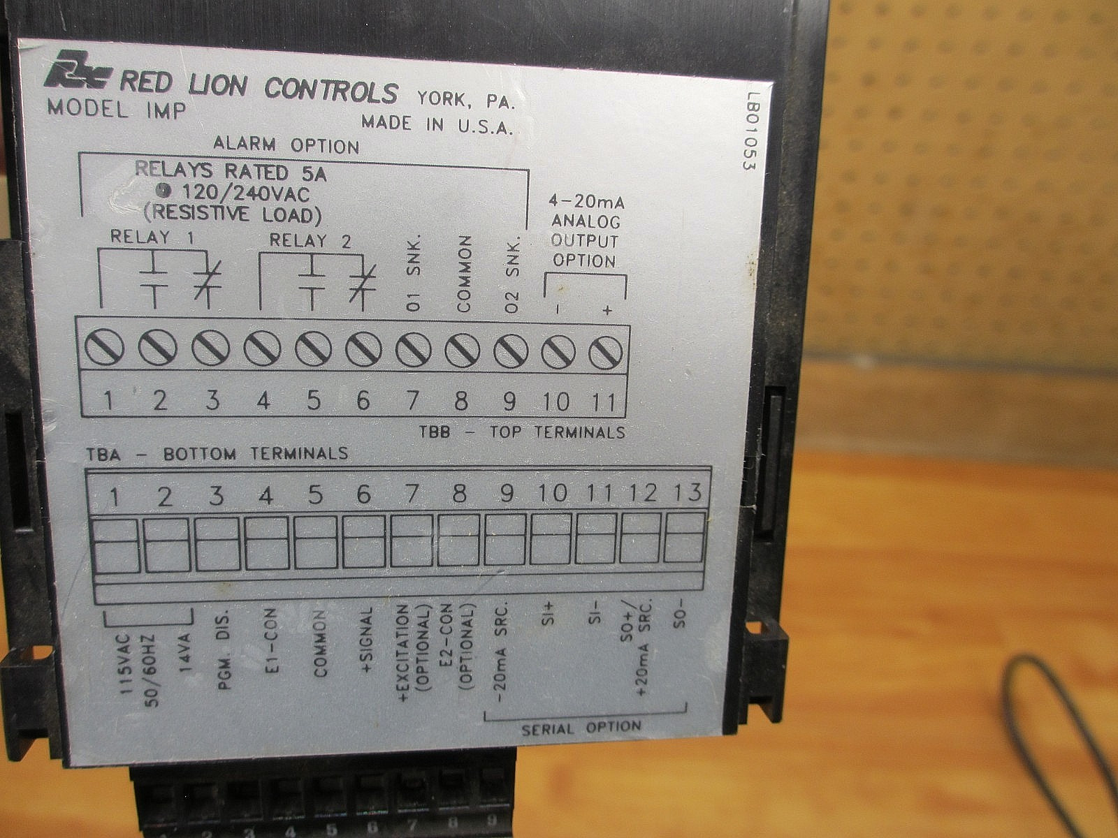 Red Lion Controls IMP20102*USED POWERS UP* Panel Meter