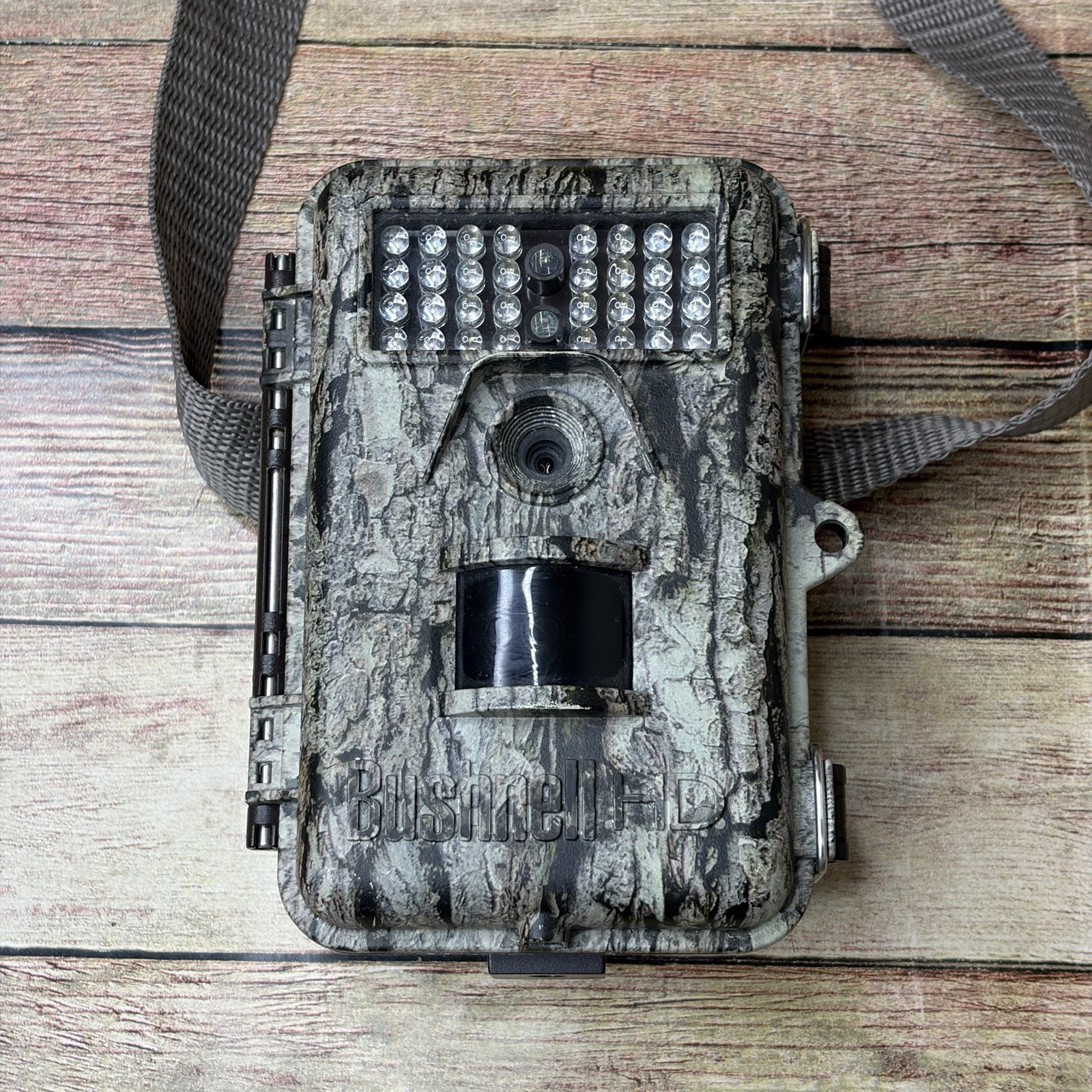 BUSHNELL Trophy Cam HD 119717CW Trail Camera Brown Camo - Used