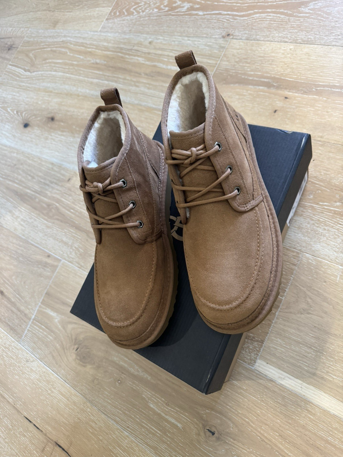 NIB UGG Neumel Moc Classic Boots Men's Size US 11 Chestnut