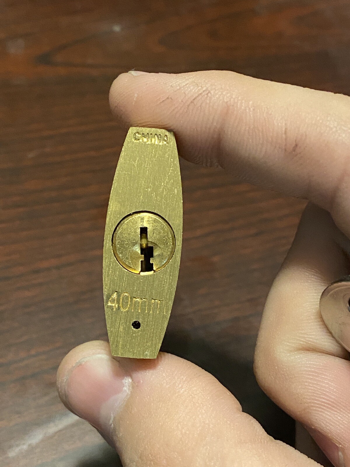 master lock vline padlock Brass 1” Shackle Open Box With 2 Keys