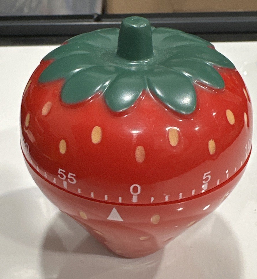 60 Minutes Plastic Strawberry Shaped Kitchen Timer, 3", Tested and works.