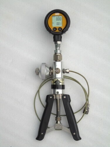 SIKA TP1 HAND HELD PRESSURE CALIBRATOR TEST PUMP & GAUGE