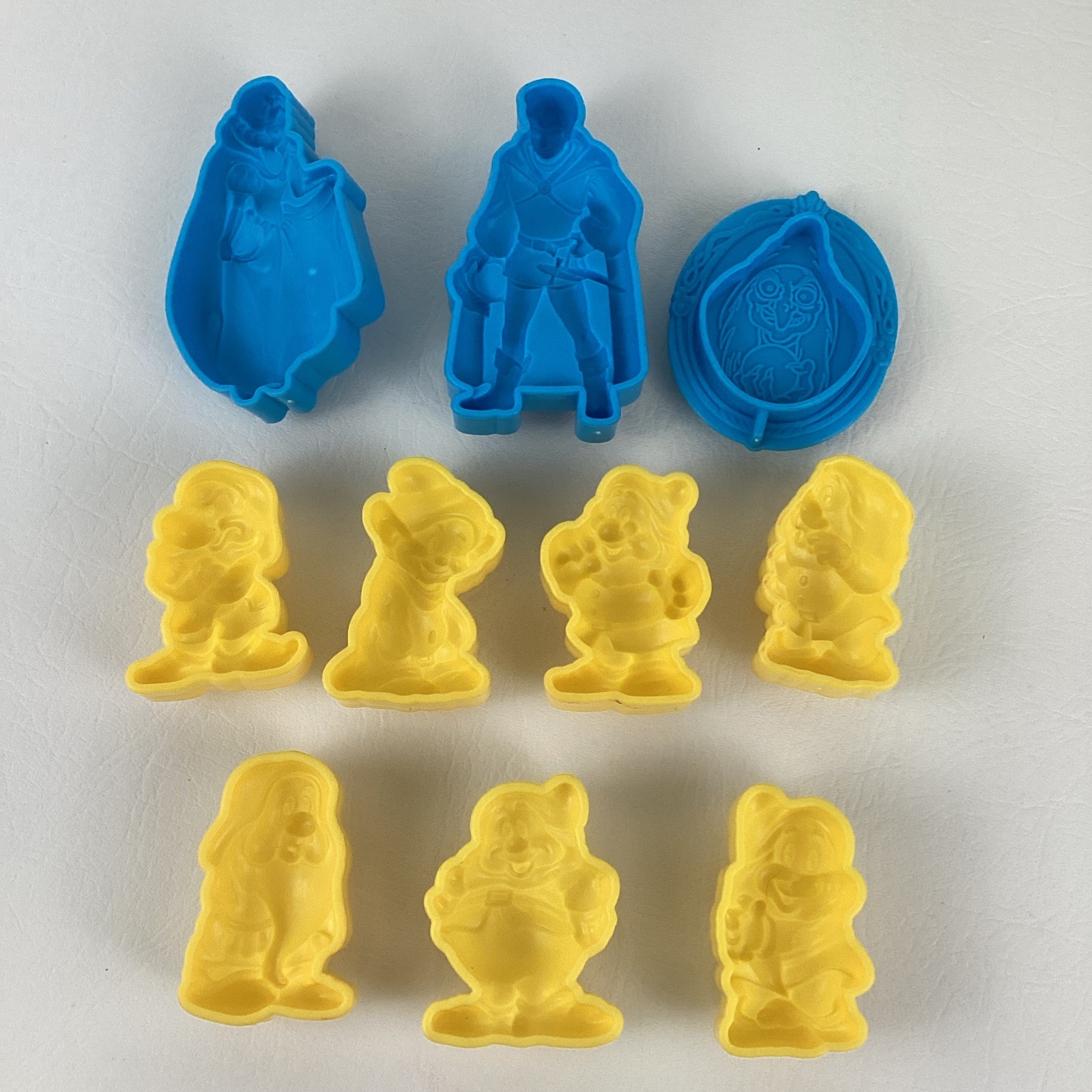 Disney PLay-Doh Cookie Cutters Press Molds Snow White & the 7 Dwarfs Vintage Toy