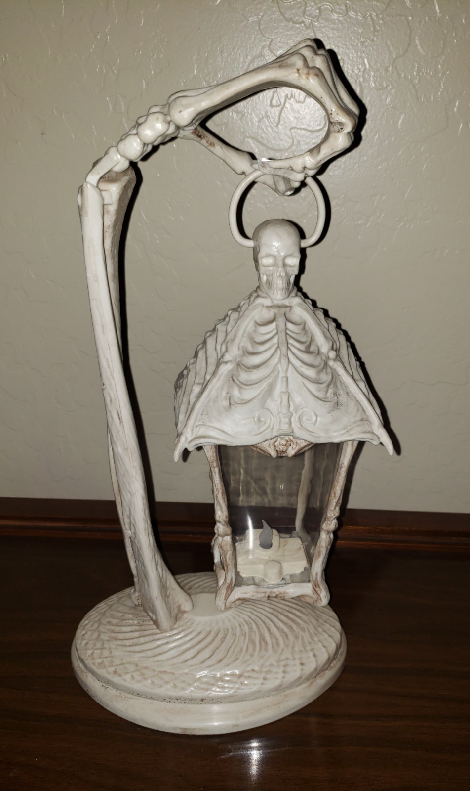 HALLOWEEN SKELETON HAND LANTERN HANGING OR STANDING LIGHT UP SKULL & HAND DECOR.