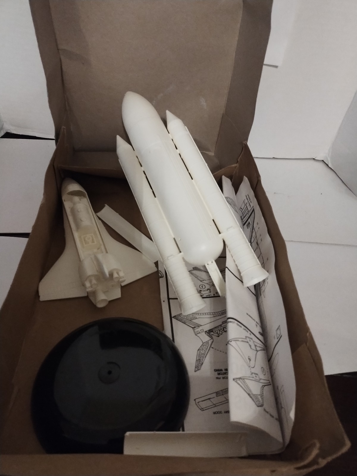 1995 Lindberg Snap Fit Space Shuttle Model Complete But Opened