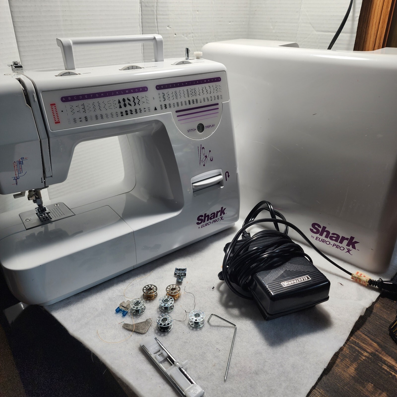 SHARK By Euro Pro X  Sewing Machine 7133 120V 80 Function AS IS READ DESCRIPTION