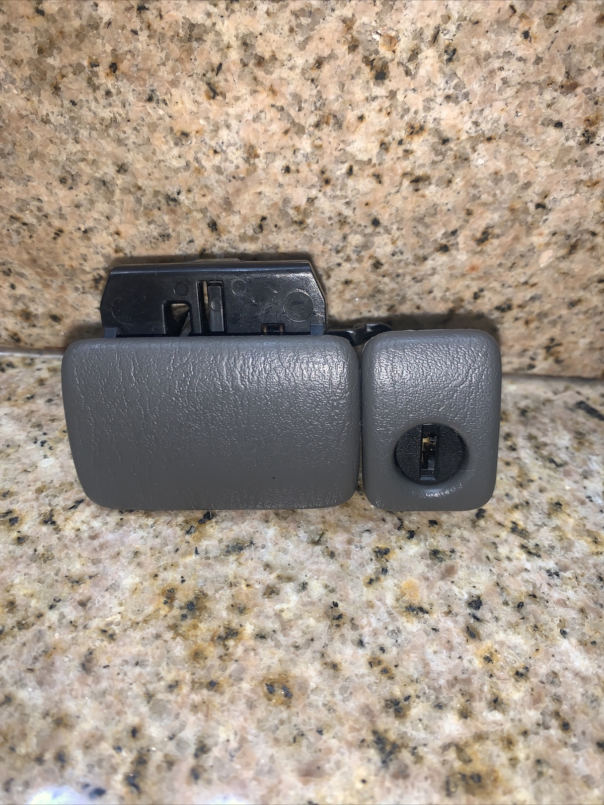 99-04 Tracker & Grand Vitara - Glove Box Latch Handle Dark Gray NO KEY OEM