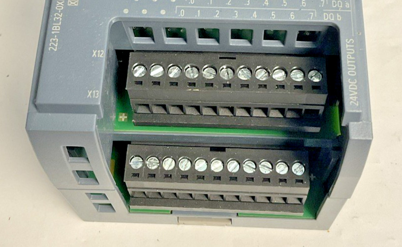 SIEMENS 6ES7 223-1BL32-0XB0 EXPANSION MODULE 24VDC
