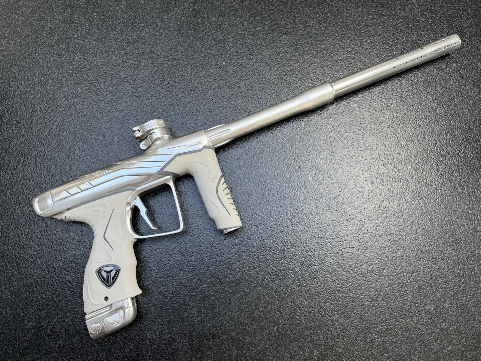 DYE DLS WHITE WATER Clear / Clear W/ White Grips V2 Bolt