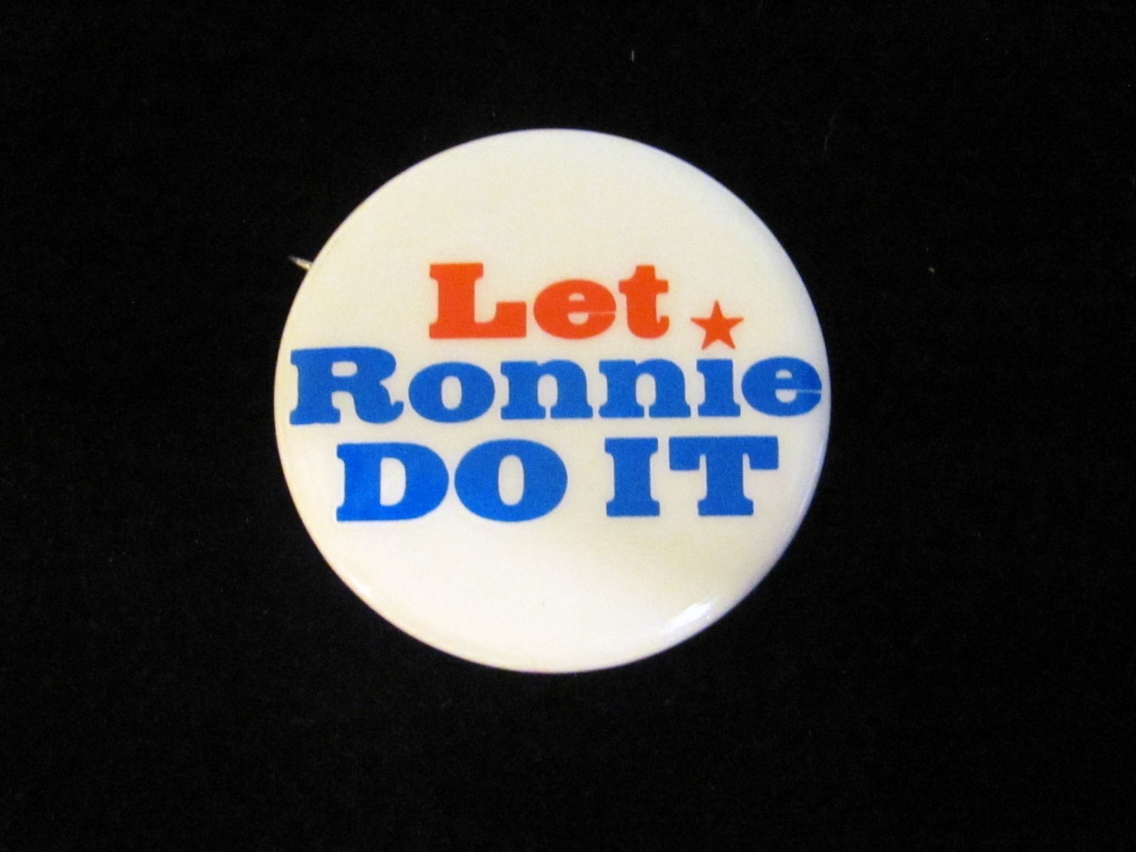 1976 Ronald Reagan for President 1 1/2" Pinback Button Let Ronnie Do It
