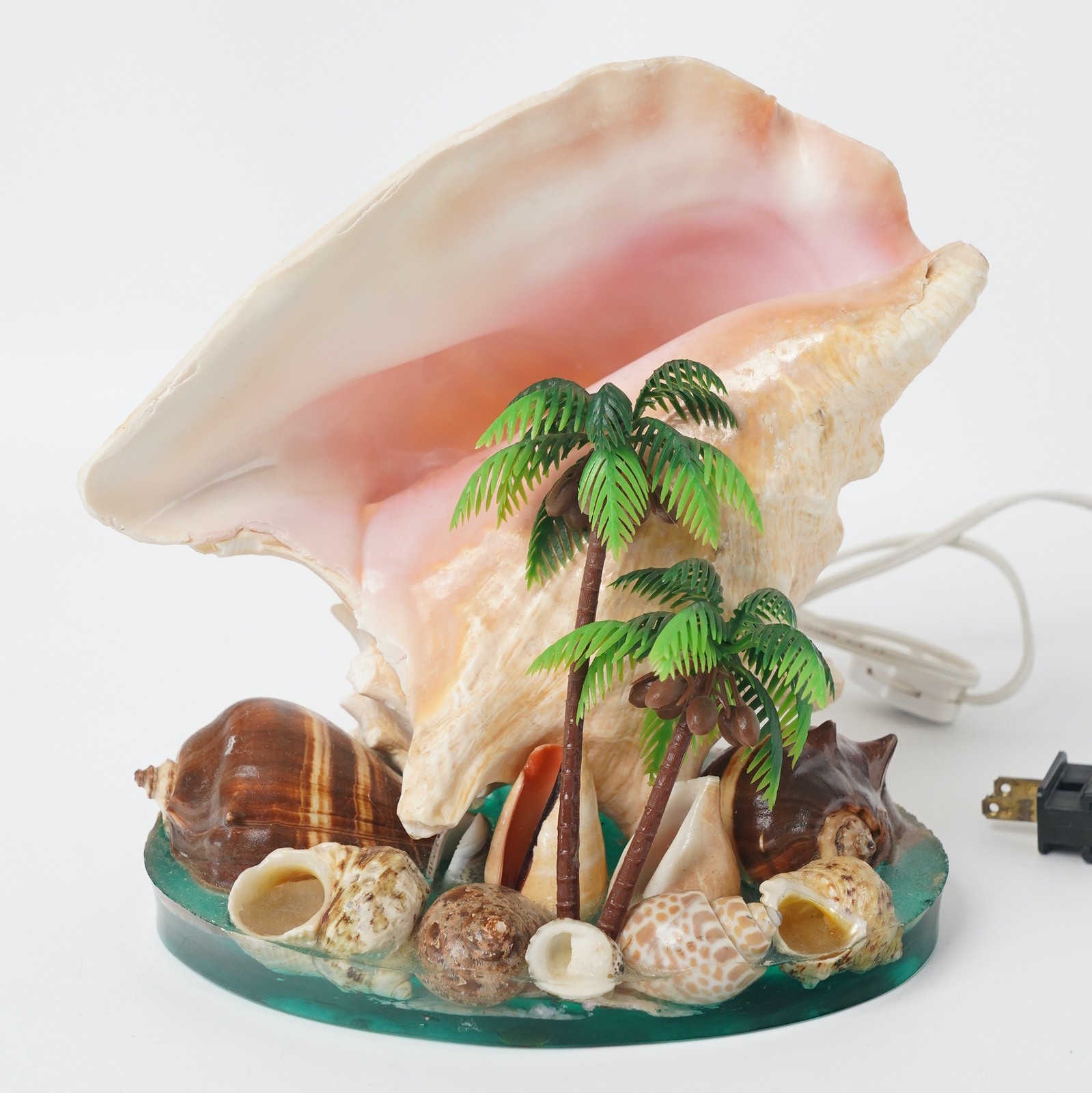Vintage Queen Conch Shell TV Lamp Night Light with Palm Trees