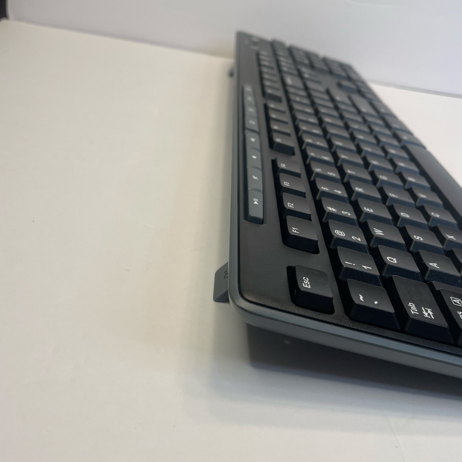 LOGI Logitech K270 keyboard extended number pad no dongle