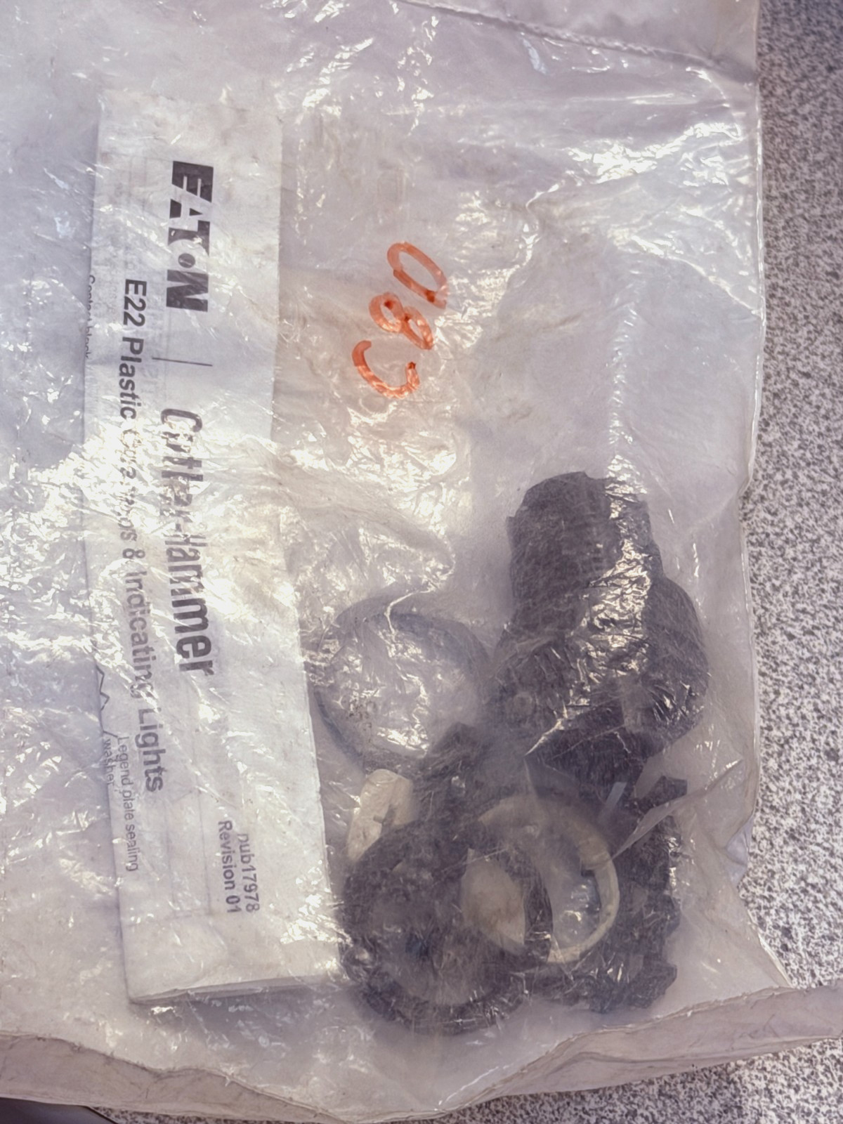NEW EATON CUTLER HAMMER E22XBE1 KNOB SELECTOR SWITCH 22.5mm 2 Position Momentary