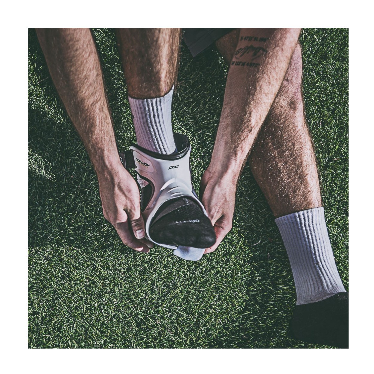 DONJOY PERFORMANCE POD Ankle Brace (White, XS, Right)