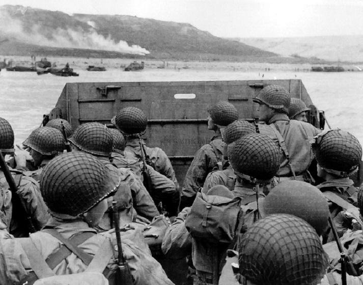 Landing Craft approaching Omaha Beach on D-Day 8"x 10" World War II 2 Photo 463