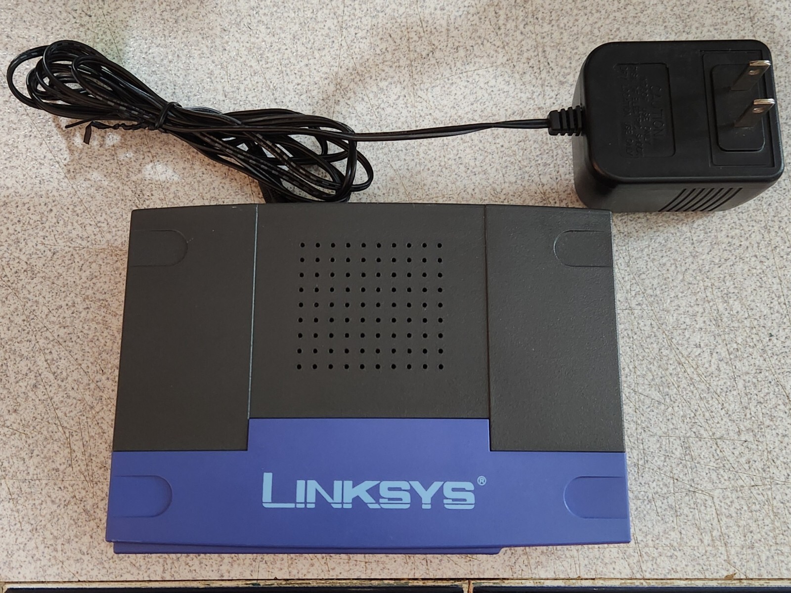 LINKSYS 8 PORT WORKGROUP SWITCH W CABLE & PWR SUPPLY EZXS88W