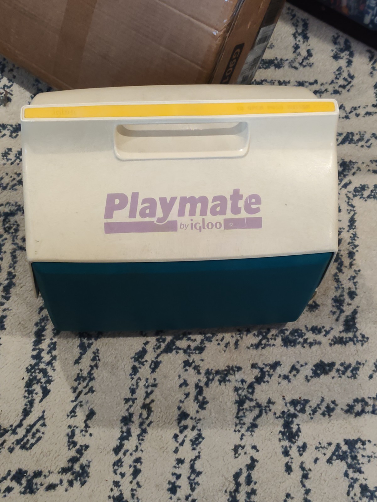 Vintage Playmate By Igloo Cooler Handle Button Open Blue/White