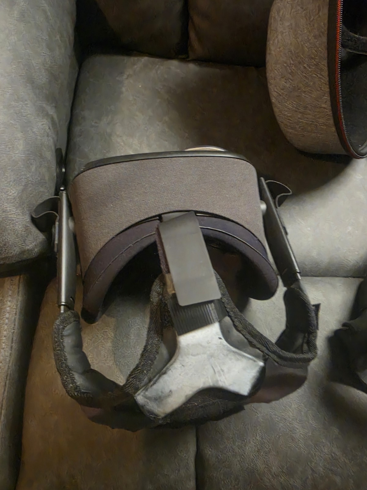 Oculus Quest 1 128GB With Both Controllers And Case