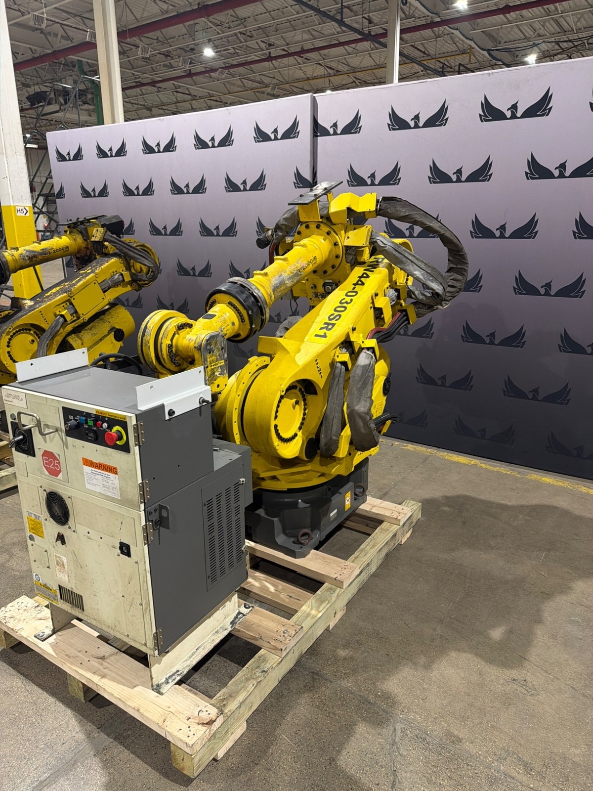 FANUC R‑2000iB/210F Complete w/ R‑30iB Controller USED