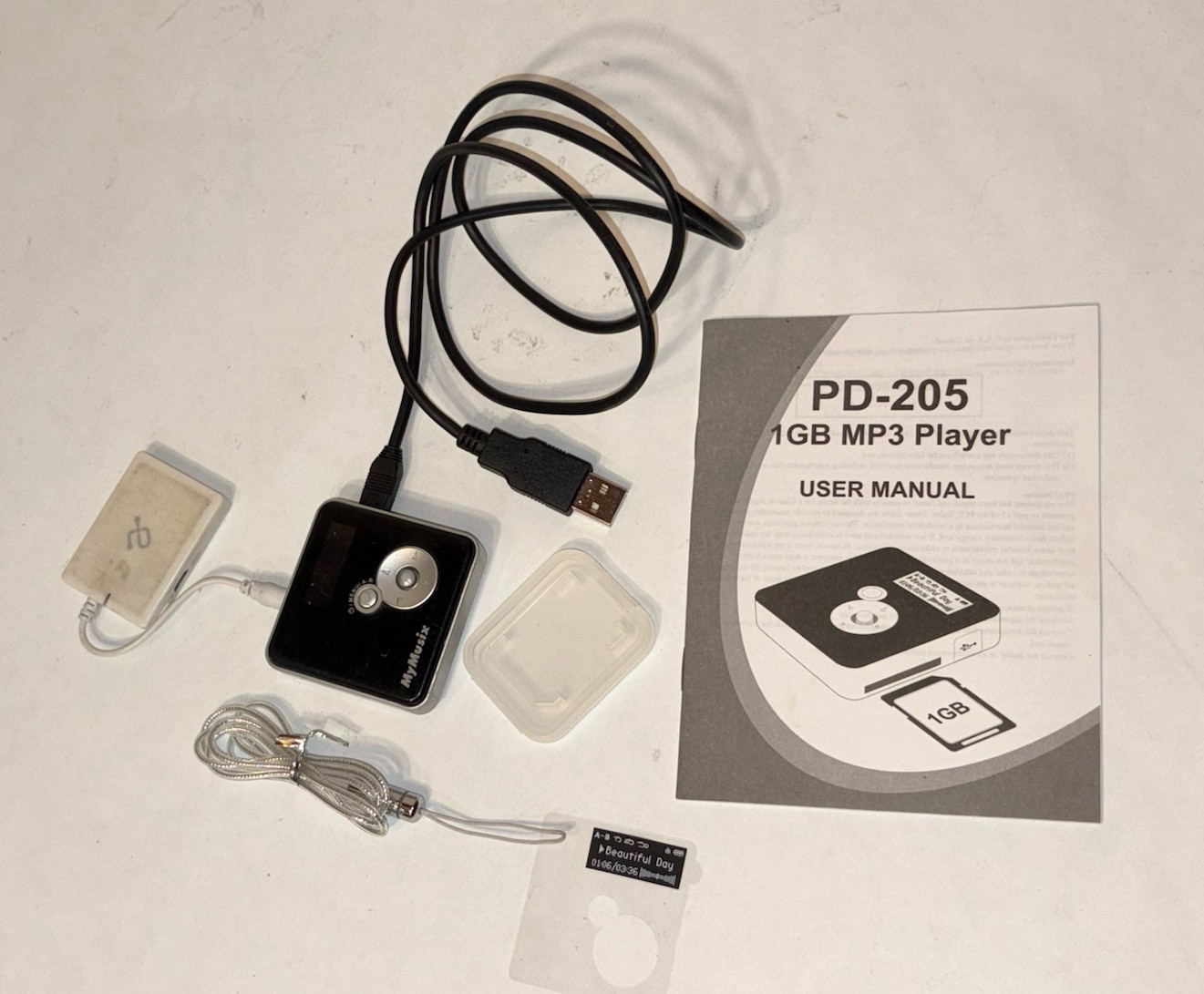 Vintage MyMusix PD-205 1GB MP3 Player Bundle Black with Manual Cables Card