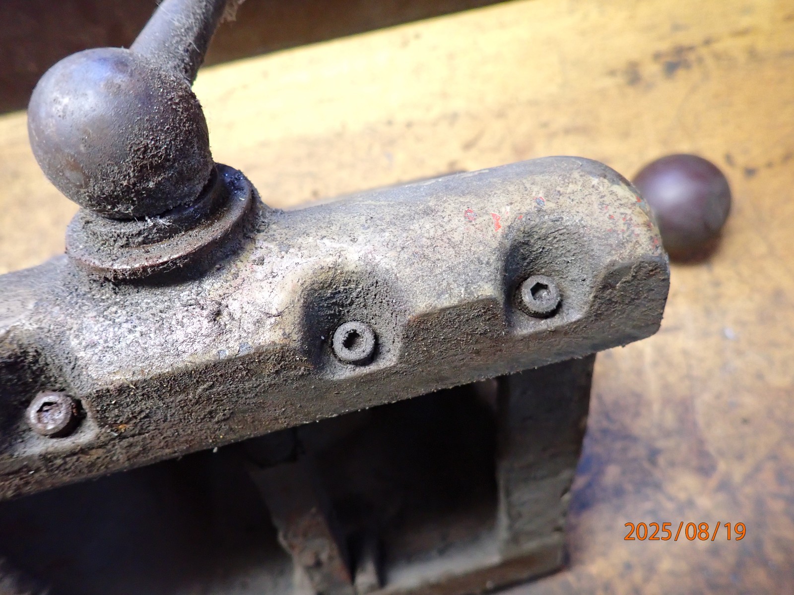 OLDER BENCH CENTER OR GRINDER GRINDING TAILSTOCK ASSEMBLY