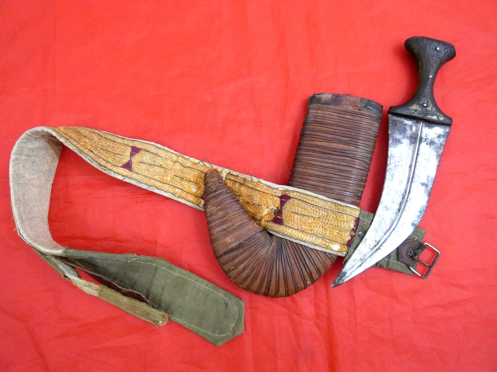ANTIQUE ISLAMIC JAMBIA DAGGER /FABRIC BELT YEMEN SAUDI ARABIA Arab Jambiya Sword