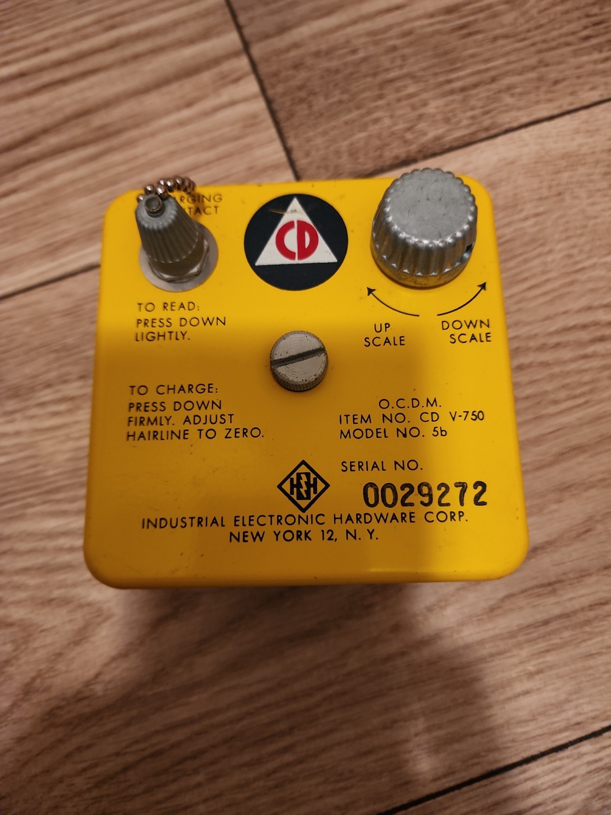 CD V-750 5b DOSIMETER CHARGER