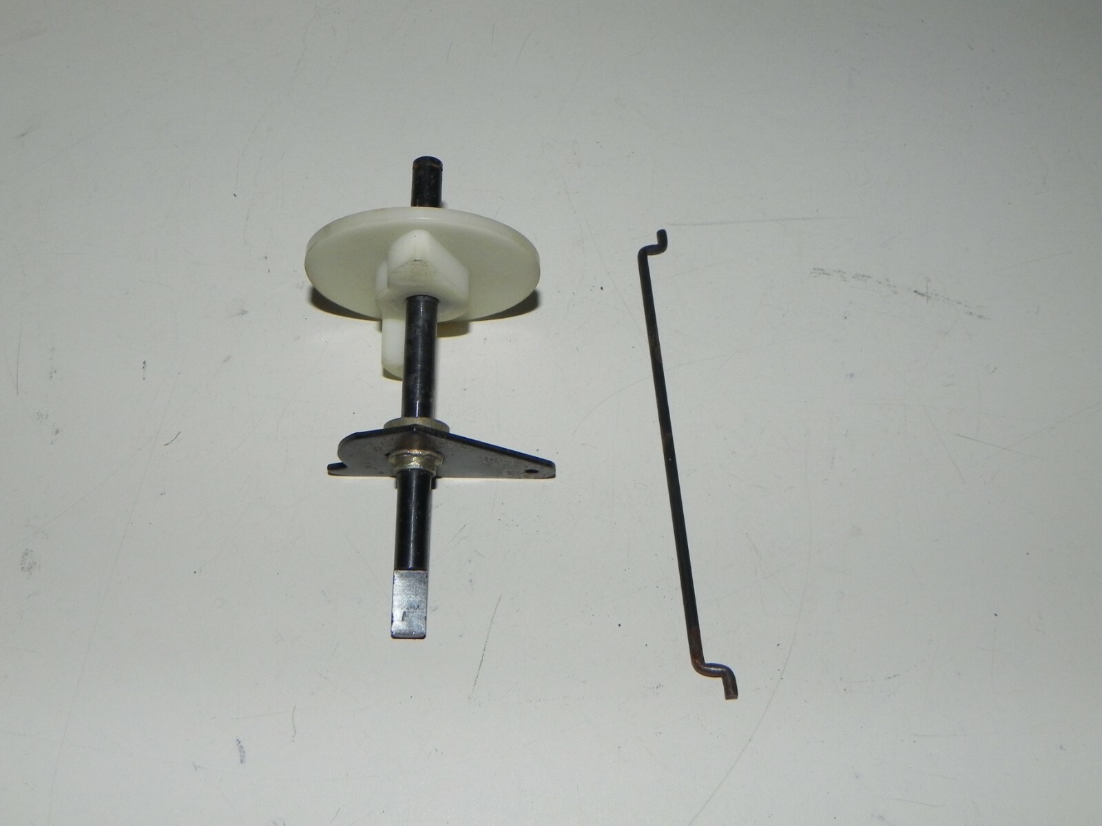 1965 Vintage AMPEX VR 5100 Videotape recorder parts; Metal arm & knob with parts