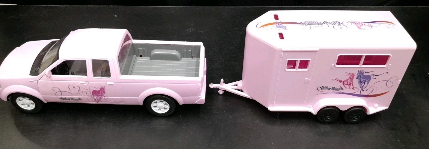 Pink Valley Ranch Horse Trailer & Truck Pickup Truck Horses Pink Cute!