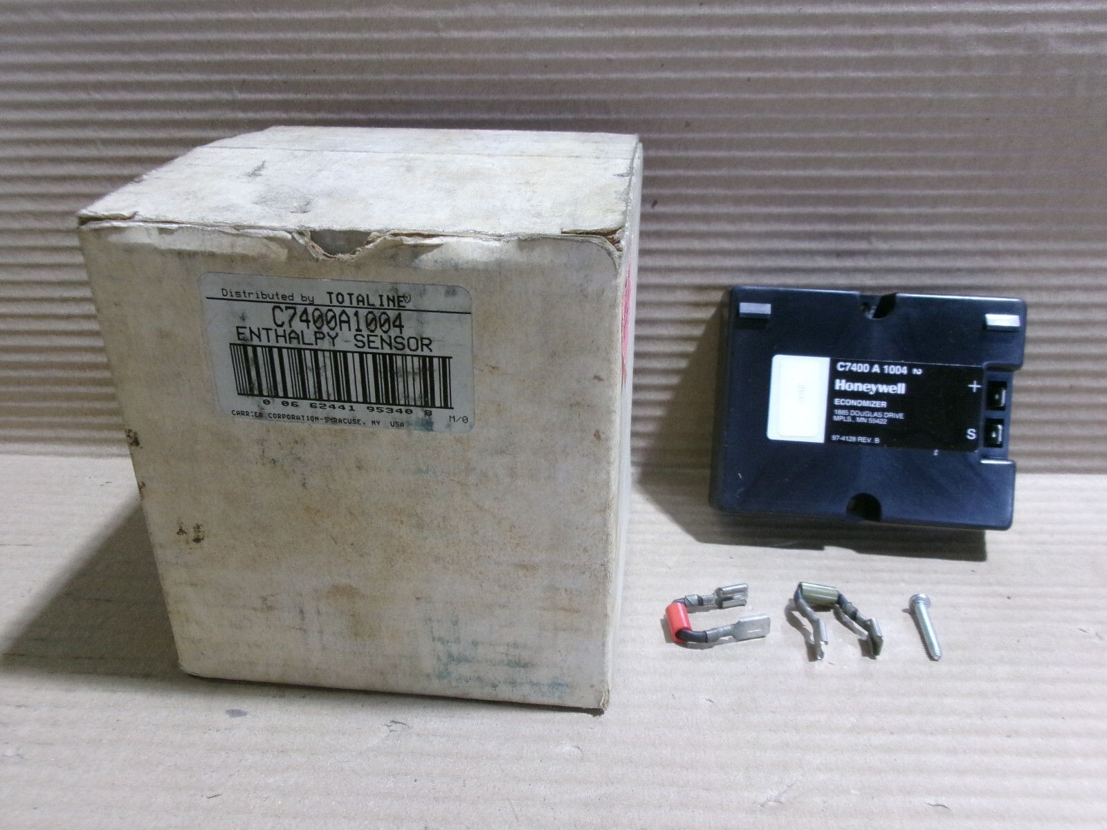 NEW HONEYWELL C7400 A 1004 ECONOMIZER ENTHALPY SENSOR C7400A1004 HVAC CARRIER AK