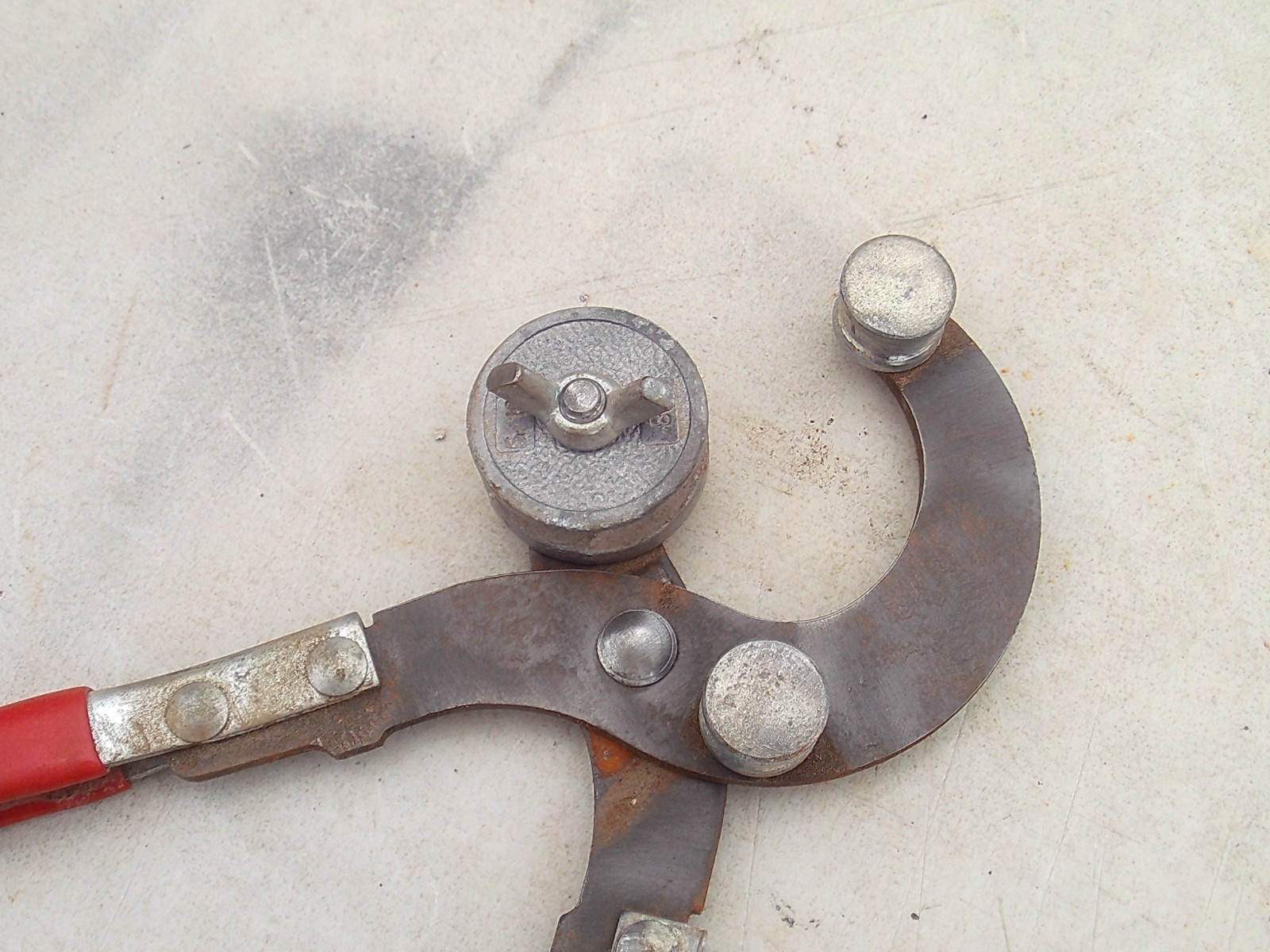 older KD TUBING BENDER tool