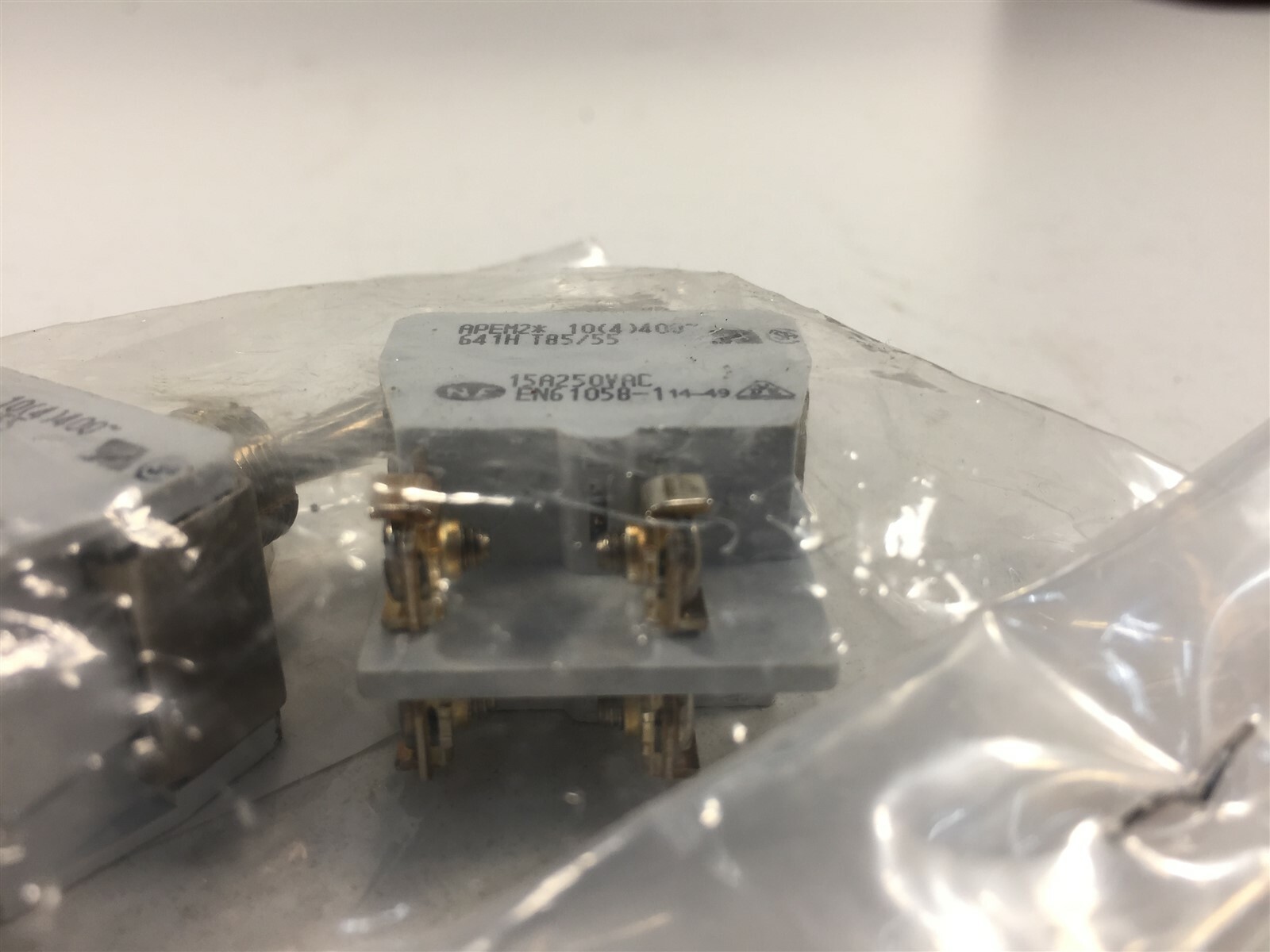 (1) NTE 54-367 Toggle Switch DPST Bat Handle