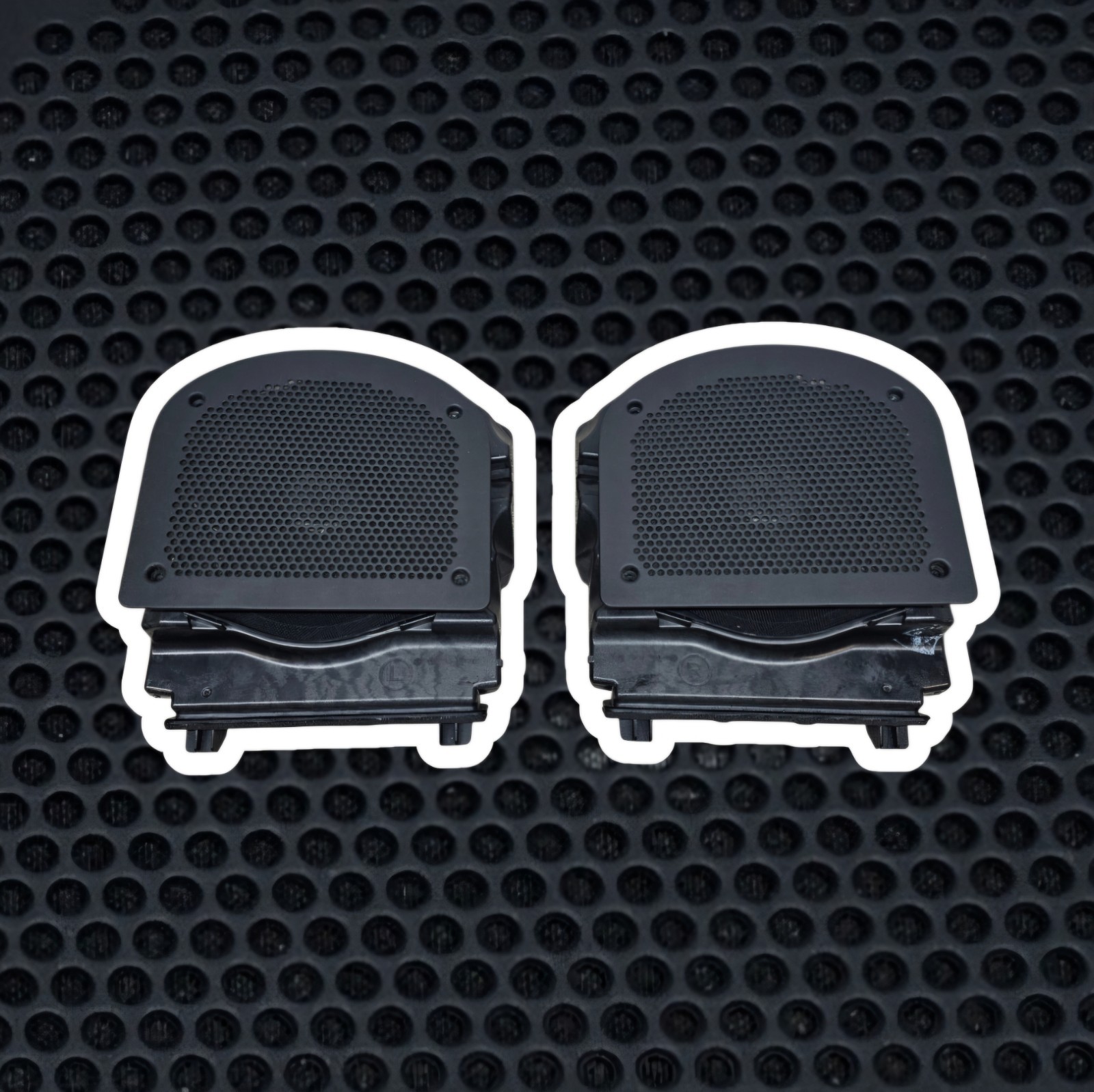BMW 5 SERIES GT F07 SUBWOOFER SPEAKER CENTRAL BASS PAIR 9225831 9225830