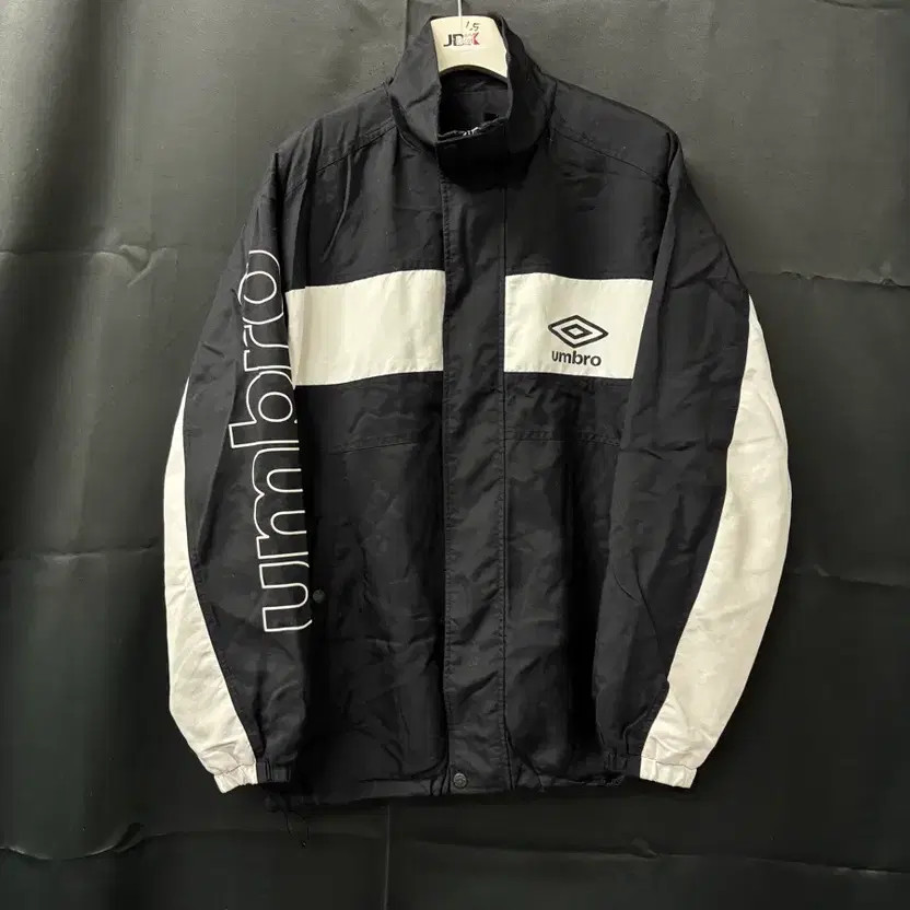 Umbro Authentic Windbreaker, Size 90
