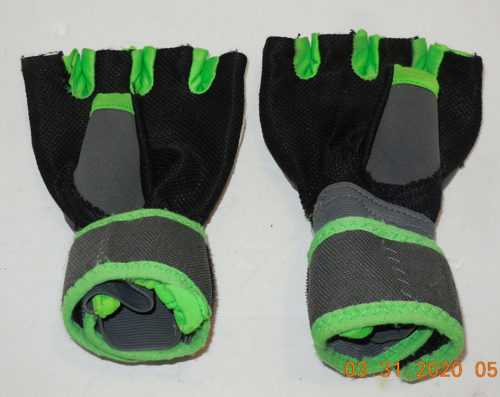 Everlast Training Gloves Size Medium Boxing MMA Green