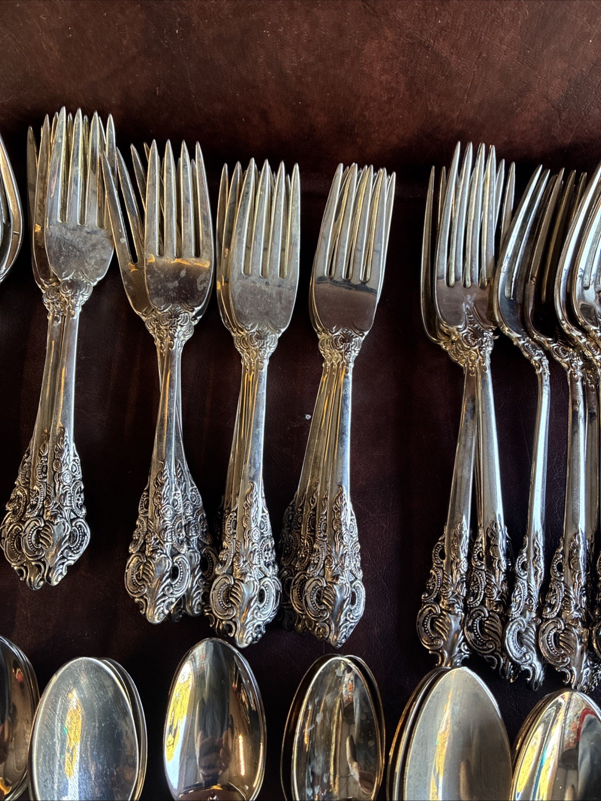 Baroque By Godinger 91 Piece Silver Plated Flatware Set