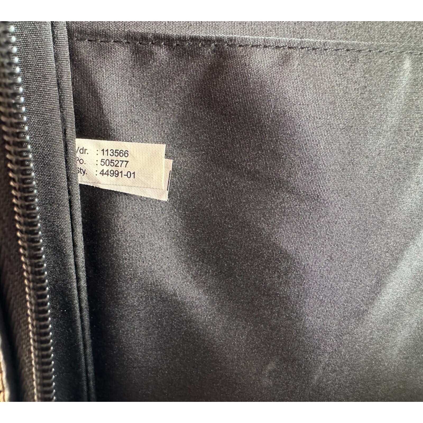 Wilson’s Leather Black Computer Messenger Bag Front Zippers Strap