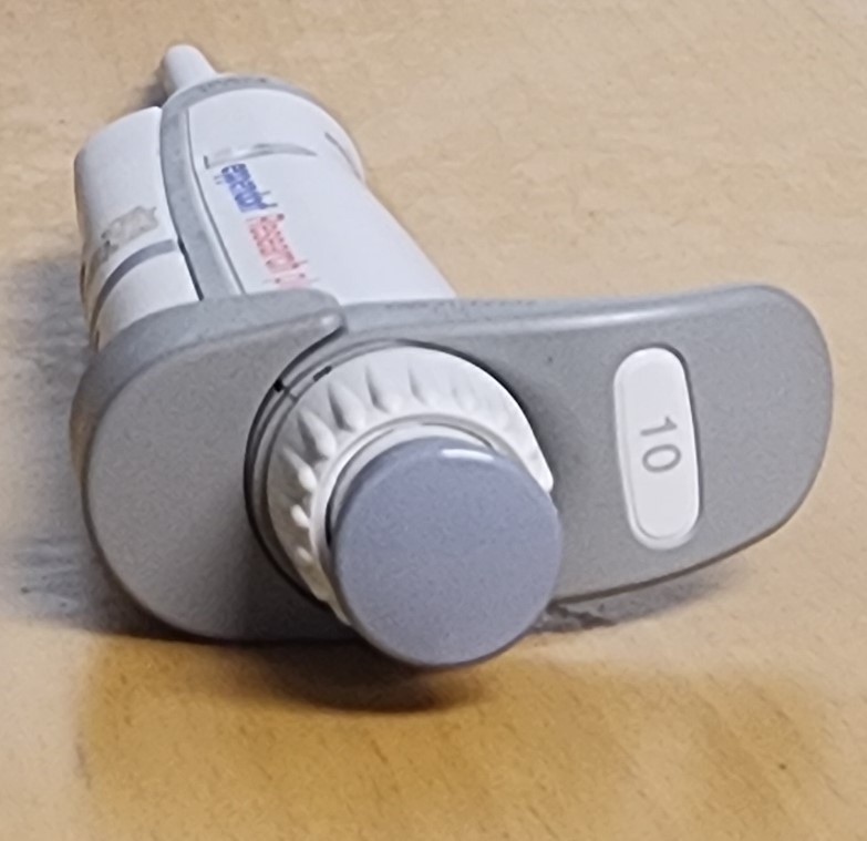 Eppendorf Research plus Pipette, fixed volume single-channel, volume 10μL