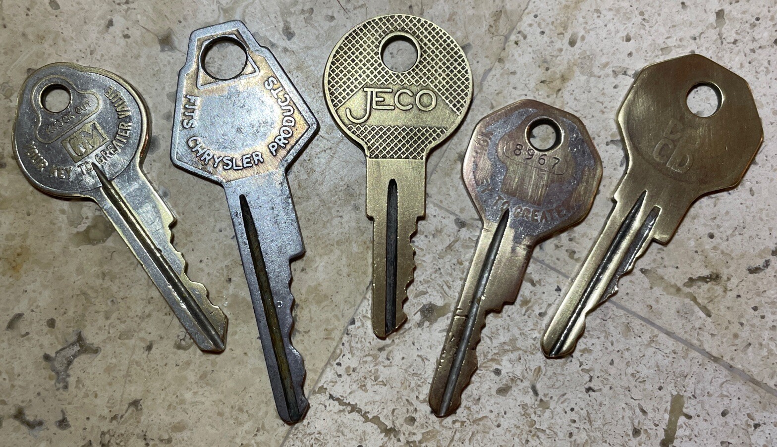 Lot of 5 vintage Vehicle Car keys Jeco GM DPCD Chrysler Antique VTG